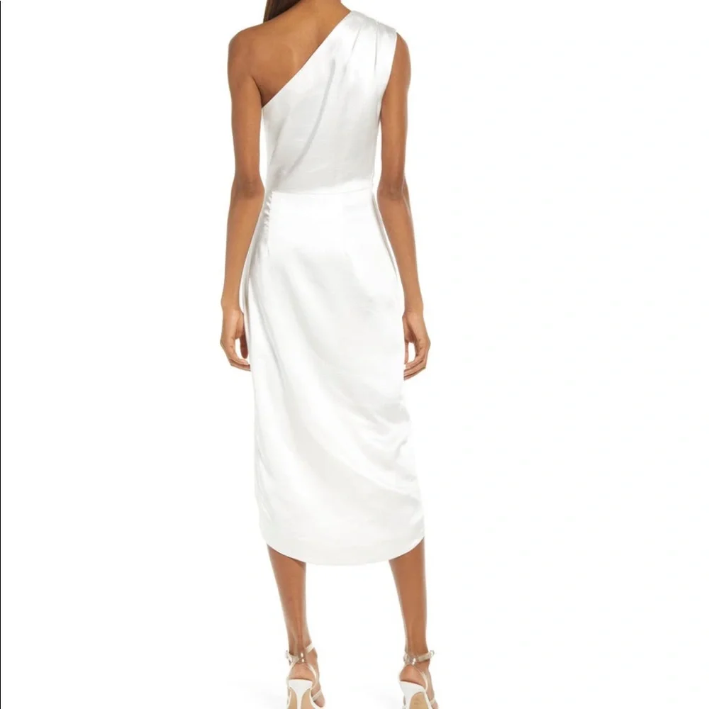Revolve | Elliatt Cassini dress in ivory - Picture 4 of 7